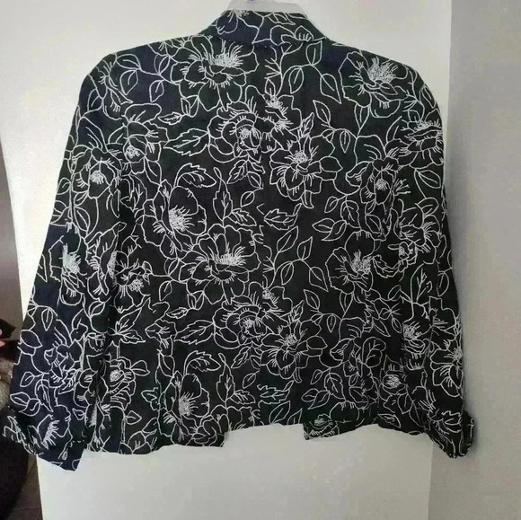 Jones New York Linen Floral Blazer Jacket Embroidered Black White size 6 (19) - Picture 3 of 3